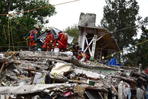 Rescuers search for survivors in a flattened building in Mexico City on Sept. 23, 2017, four days after the powerful quake that hit central Mexico. (Credit: Ronaldo Schemidt / AFP/ Getty Images)