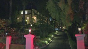 Police investigate a home-invasion robbery in Los Feliz on Sept. 13, 2017. (Credit: KTLA)