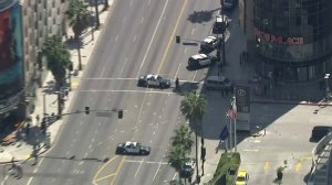 LAPD responds to a shooting near the Loews Hollywood Hotel on Sept. 26, 2017. (Credit: KTLA)