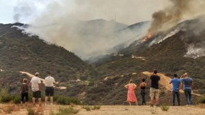 Residents watch the La Tuna fire raging in Verdugo Hills on Sept. 2, 2017. (Credit: Ifran Khan/Los Angeles Times)