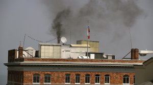 Black smoke billows from a chimney on top of the Russian consulate on Sept. 1, 2017, in San Francisco, Calif. (Credit: Justin Sullivan/Getty Images)