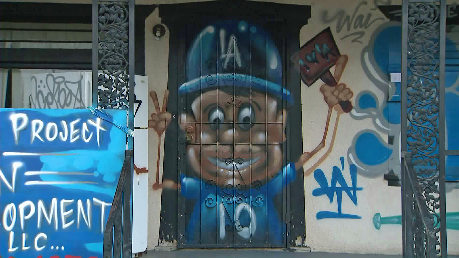 Hector “Tetris” Arias celebrated the Dodgers trip to the World Series by painting a South L.A. home. (Credit: KTLA)