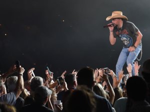 Singer/Songwriter Jason Aldean performs at a concert in Macon, Georgia on August 11, 2017. (Credit: Rick Diamond/Getty Images)