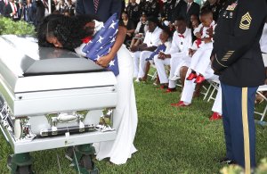 Myeshia Johnson kisses the casket of her husband U.S. Army Sgt. La David Johnson during his burial service at the Memorial Gardens East cemetery on October 21, 2017 in Hollywood, Florida. (Credit: Joe Raedle/Getty Images)