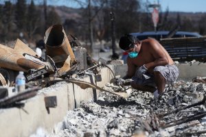 Ben Hernandez sifts through the remains of his Coffey Park home that was destroyed by the Tubbs Fire on Oct. 23, 2017, in Santa Rosa. (Credit: Justin Sullivan / Getty Images)