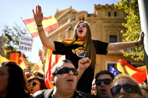 Thousands of pro-unity protesters gather in Barcelona, two days after the Catalan parliament voted to split from Spain, on Oct. 29, 2017. (Credit: Jeff J. Mitchell / Getty Images)