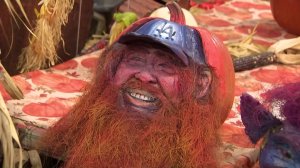 A pumpkin with the likeness of Los Angeles Dodgers third baseman Justin Turner is seen at a pumpkin patch in La Crescenta on Oct. 30, 2017. (Credit: KTLA)