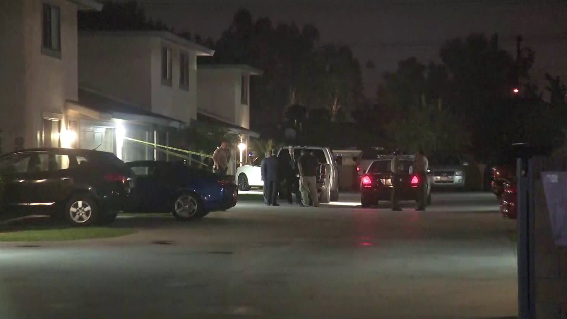 Sheriff's officials investigate the death of a woman at a home in Bellflower on Nov. 20, 2017. (Credit: KTLA)