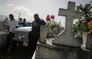 Mourners carry the casket of a deceased man in Utuado, Puerto Rico Oct. 19, 2017. (Credit: Mario Tama/Getty Images)
