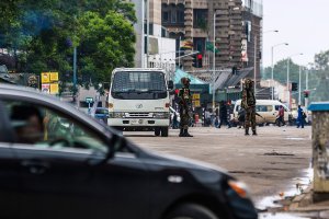 Zimbabwean soldiers stand at an intersection as they regulate traffic in Harare on Nov. 15, 2017. (Credit: AFP / Getty Images)