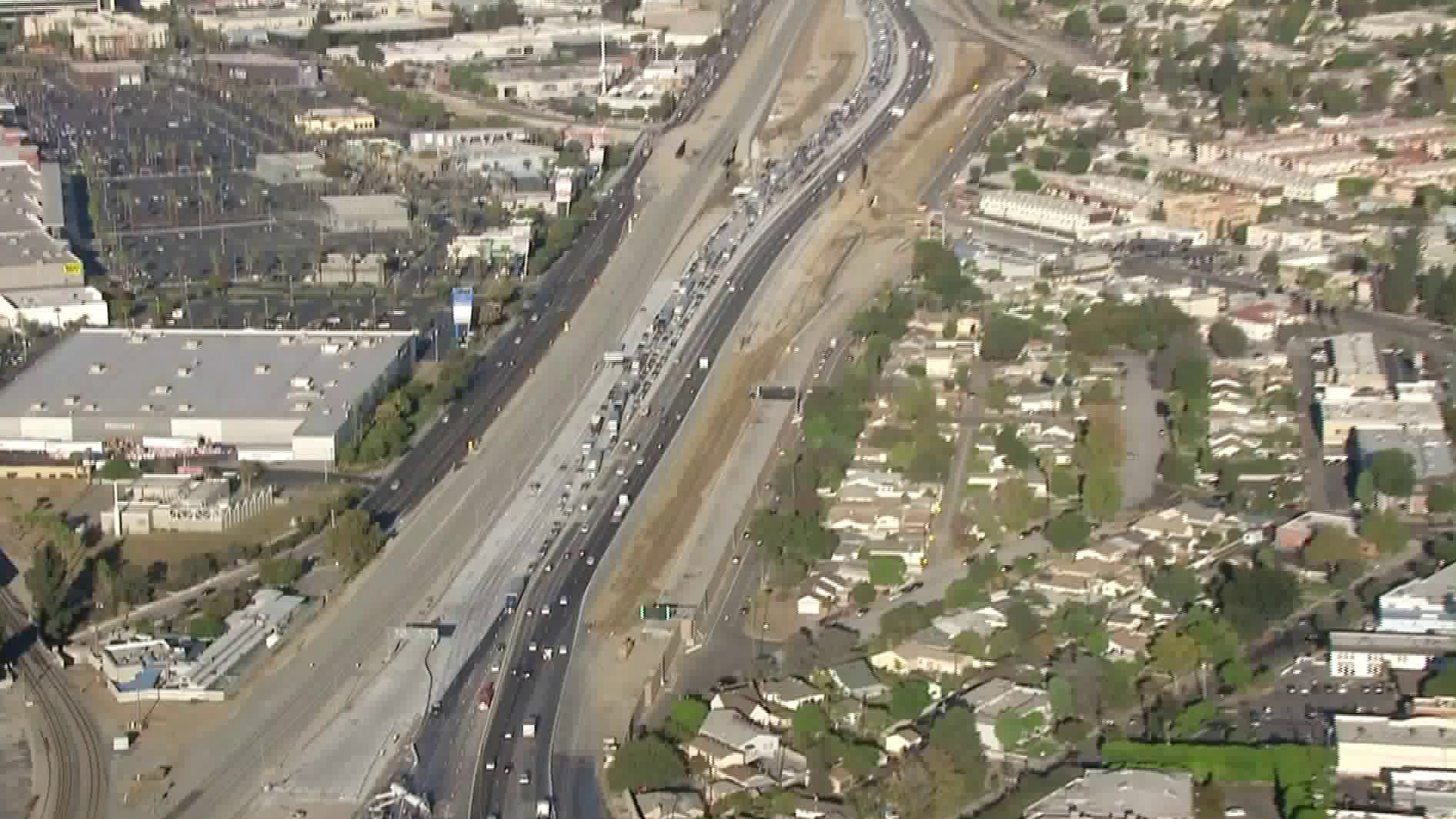 Traffic backs up behind an overturned milk tanker on the 5 Freeway in Burbank on Nov. 22, 2017. (Credit: KTLA)