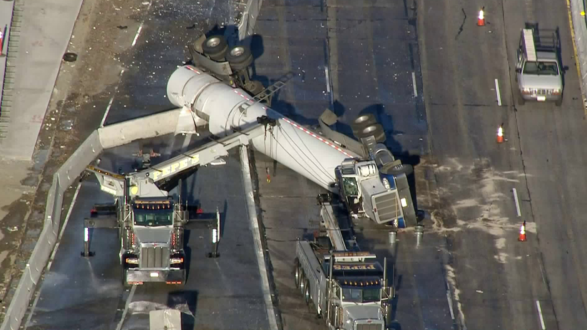 A milk tanker overturned on the 5 Freeway in Burbank on Nov. 22, 2017. (Credit: KTLA)