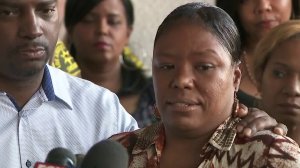 Ottawa Cureton spoke out about the death of her son in a suspected DUI crash just days earlier during a news conference in Compton on Nov. 25, 2017. (Credit: KTLA)