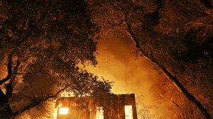 A home burns during the Thomas Fire on Dec. 7, 2017 in Ojai. (Credit: Mario Tama/Getty Images)