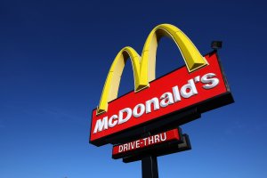 A sign stands outside of a McDonald's restaurant in San Francisco in a 2009 file photo. (Credit: Justin Sullivan / Getty Images)