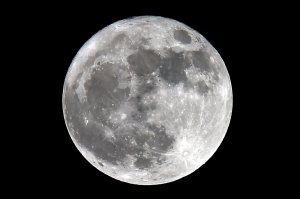 A picture shows a 'supermoon', seen from Trebons-sur-la-Grasse, southern France, on December 3, 2017. (Credit: REMY GABALDA/AFP/Getty Images)