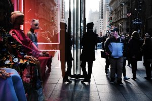 People walk by stores along Fifth Avenue on Dec. 20, 2017 in New York City. (Credit: Spencer Platt/Getty Images)