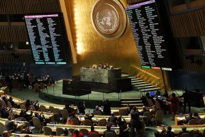 The voting results are displayed on the floor of the United Nations General Assembly on December 21, 2017 in New York City. (Credit: Spencer Platt/Getty Images)