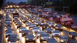Los Angeles traffic at a crawl on the 101 freeway at White Oak in the San Fernando Valley on Jan. 9, 2017. (Credit: Al Seib / Los Angeles Times)