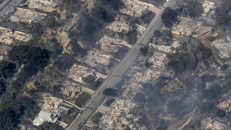 Dozens of homes appeared to be destroyed in one Ventura neighborhood after the Thomas Fire ripped through. (Credit: Brian Van der Brug / Los Angeles Times)