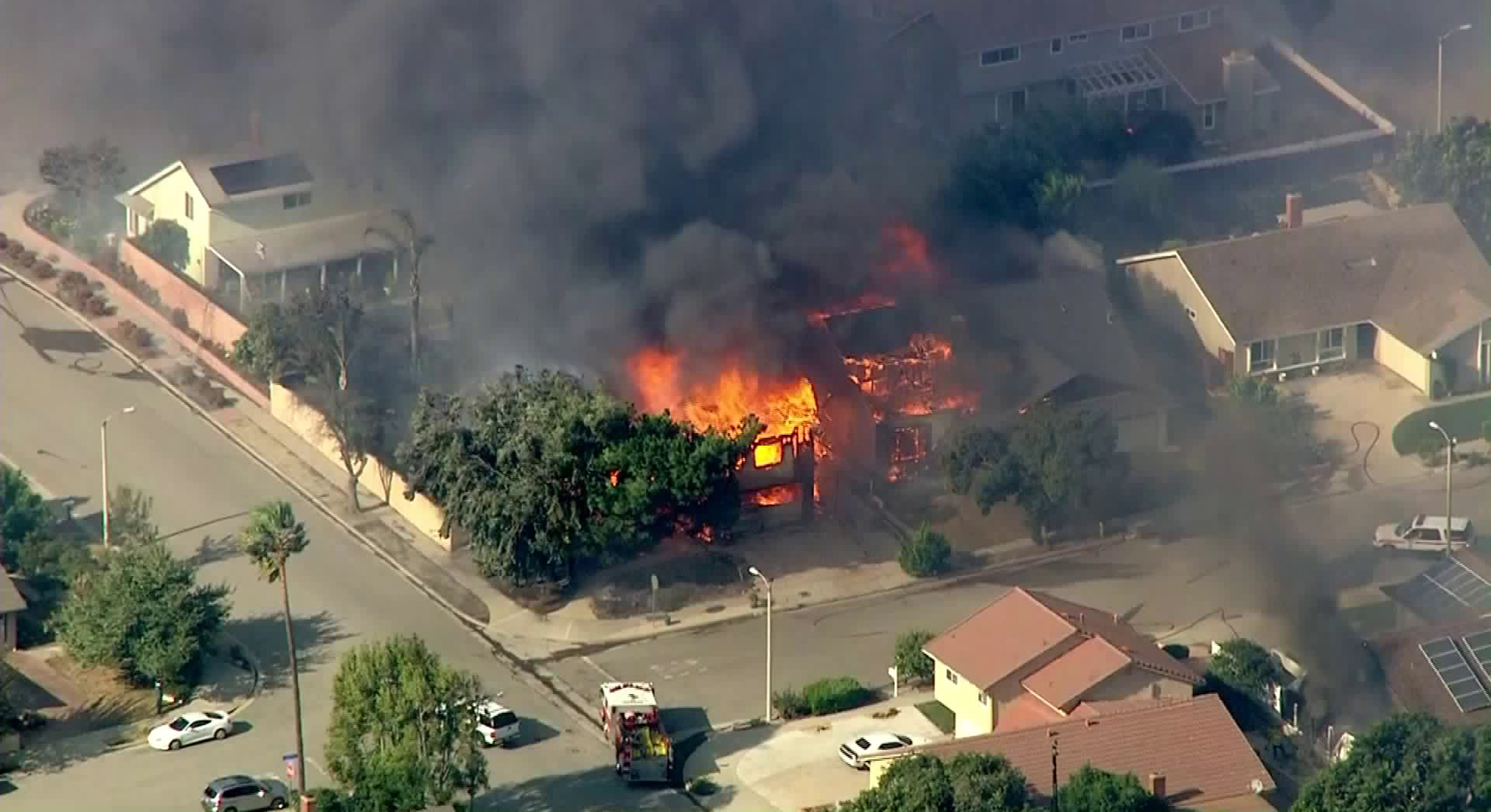 A home in Ventura burns during the Thomas Fire on Dec. 5, 2017. (Credit: KTLA)