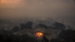 A home burns on a hillside overlooking Ventura during the Thomas Fire on Dec. 5, 2017. (Credit: Marcus Yam / Los Angeles Times)