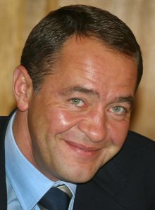 This photo taken on Aug. 23, 2002 shows Mikhail Lesin during a trip to Vladivostok, Russia. (Credit: ALEXANDER NEMENOV/AFP/Getty Images)