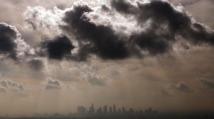 Light rain hits the Southland on Nov. 27, but the region is seeing one of its driest starts in decades to the water year, which starts Oct. 1. (Credit: Al Seib / Los Angeles Times)