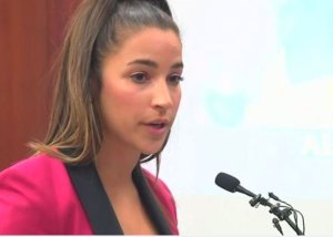 Aly Raisman gives her victim impact statement during Larry Nassar's sentencing proceedings in a Lansing, Michigan, courtroom on Jan. 19, 2018. (Credit: CNN)