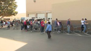 Customers line up to get into Sam's Club in Sylmar as the store offers discounts ahead of its closing. (Credit: KTLA)