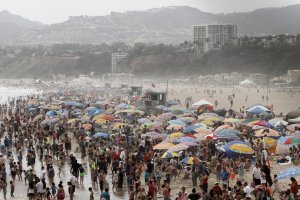 A large crowd of people gather at Santa Monica Beach on June 30, 2011, amid a heat wave gripping the southwest U.S. (Credit: JONATHAN ALCORN/AFP/Getty Images)