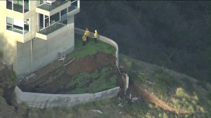 An active landslide affects a three-story home in Malibu on Jan. 17, 2018. (Credit: KTLA)