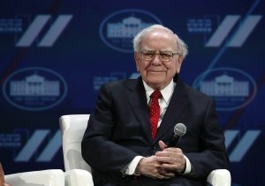 Warren Buffet participates in a discussion during the White House Summit on the United State Of Women June 14, 2016 in Washington, D.C. (Credit: Alex Wong/Getty Images)