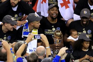 Klay Thompson, JaVale McGee, Stephen Curry, Kevin Durant #35 with the Bill Russell NBA Finals Most Valuable Player Award, and Draymond Green of the Golden State Warriors celebrate after defeating the Cleveland Cavaliers 129-120 in Game 5 to win the 2017 NBA Finals at ORACLE Arena on June 12, 2017 in Oakland. (Credit: Ronald Martinez/Getty Images)