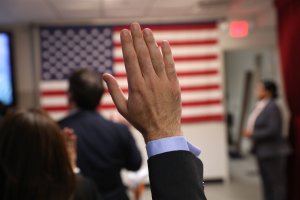 Immigrants take the oath of allegiance to the United States at a naturalization ceremony on February 2, 2018 in New York City. (Credit: John Moore/Getty Images)