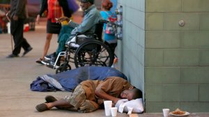 A man sleeps on the sidewalk in front of the Union Rescue Mission on skid row in downtown L.A. in January, 2018. (Credit: Francine Orr / Los Angeles Times)