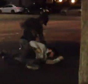 A violent robbery was captured on video in Venice on Feb. 28, 2018. (Credit: @theAbbotSkinny via Twitter)