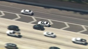 A speeding BMW leads LAPD on a chase on the southbound 405 Freeway in West L.A. on March 23, 2018. (Credit: KTLA)