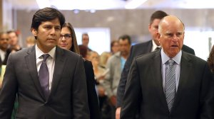 California Gov. Jerry Brown walks with Senate President pro Tempore Kevin de Leon to a news conference to announce emergency drought legislation on March 19, 2015, in Sacramento. (Credit: Justin Sullivan/Getty Images)