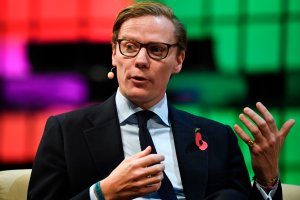 Cambridge Analytica CEO Alexander Nix gives an interview during the 2017 Web Summit in Lisbon, Nov. 9, 2017. (Credit: Patricia De Melo Moreira / AFP / Getty Images)