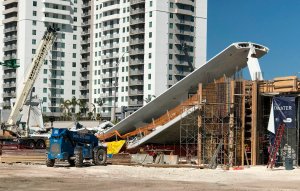 A crane is seen near a newly installed pedestrian bridge, that collapsed, over a six-lane highway in Miami, Florida on March 15, 2018, crushing a number of cars below and reportedly leaving several people dead. (Credit: ANTONI BELCHI/AFP/Getty Images)