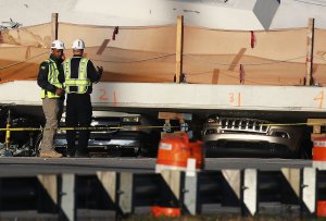 Members of the National Transportation Safety Board investigate the scene where a pedestrian bridge collapsed a few days after it was built in Miami, Florida, March 16, 2018. (Credit: Joe Raedle / Getty Images)