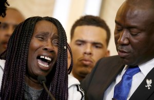 Sequita Thompson, left, grandmother of Stephon Clark who was shot and killed by Sacramento police, cries as she speaks during a news conference with civil rights attorney Ben Crump on March 26, 2018, in Sacramento. (Credit: Justin Sullivan / Getty Images)