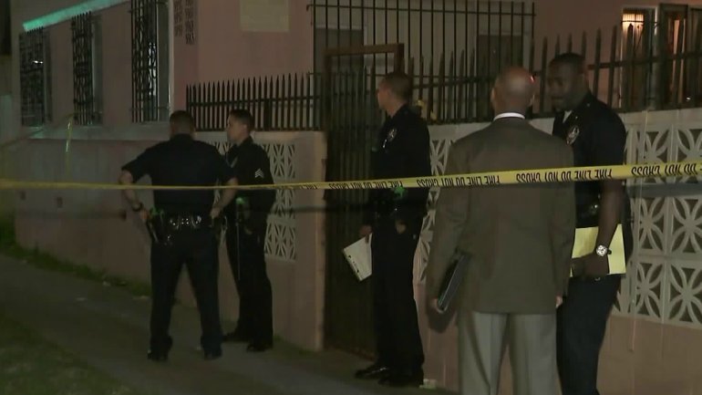 Police investigate a shooting in Hyde Park on March 30, 2018. (Credit: KTLA)