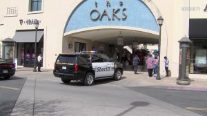 Police respond to a fatal shooting at the Oaks mall in Thousand Oaks on March 17, 2018. (Credit: OnScene.TV)