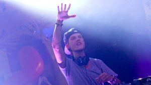 Avicii performs at the MLB Fan Cave on Oct. 1, 2013 in New York City. (Credit: Mike Lawrie/Getty Images)