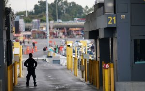 Customs and Border Protection agents check vehicles entering the United States at the San Ysidro Port of Entry on Friday, Feb. 10, 2017.(Credit: Sandy Huffaker / AFP / Getty Images)