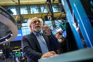 Traders and financial professionals work at the opening bell on the floor of the New York Stock Exchange, April 5, 2018. (Credit: Drew Angerer / Getty Images)