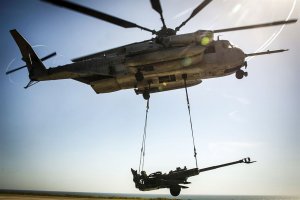 A Marine Corps CH-53E Super Stallion helicopter lifts an M777 howitzer during integrated slingload training at Marine Corps Base Camp Pendleton on April 12, 2017. (Credit: U.S. Marine Corps/Cpl. Frank Cordoba)