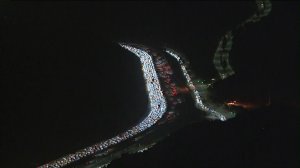 Traffic is seen hours after a fiery big rig crash on the 405 Freeway near Mulholland Drive. (Credit: KTLA)